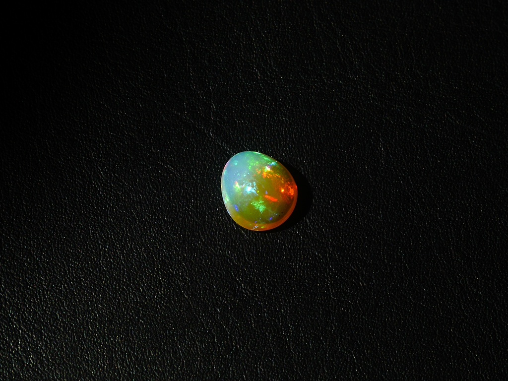White Opal (WOM01)